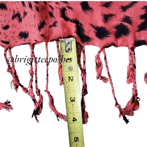 Animal Print Coral Shawl with Fringes - Picture 9 of 10